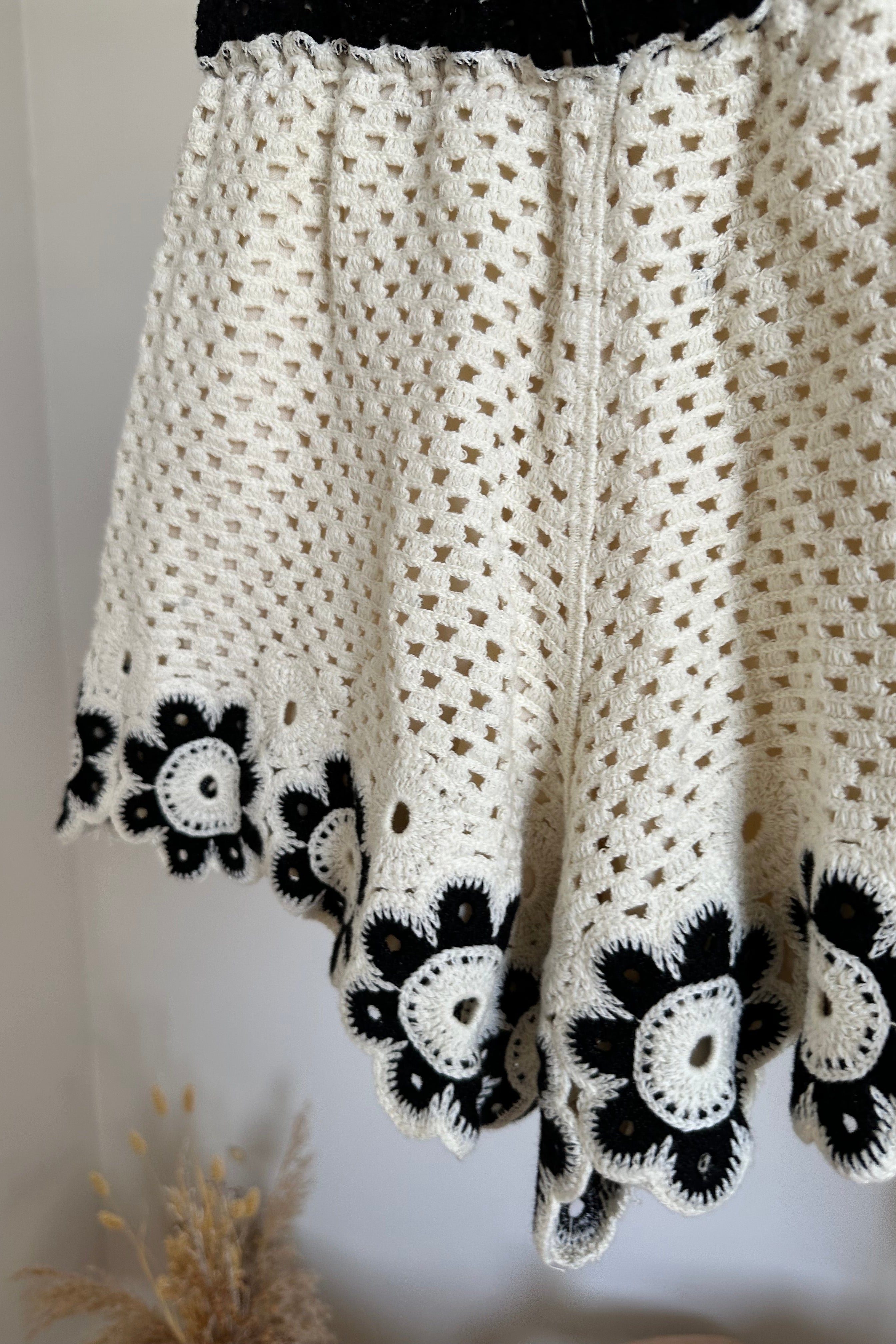 LUIZA CROCHET SHORT