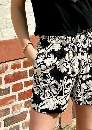 LINN SHORT